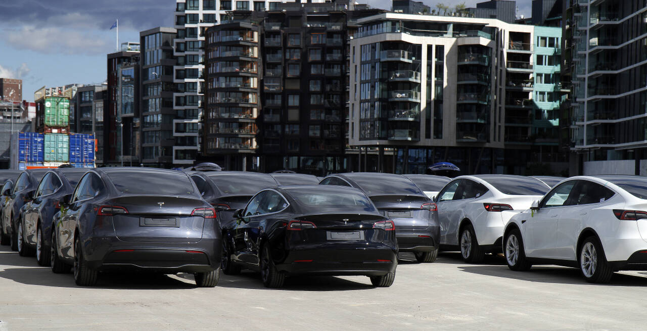 MANGE: Det er nå mer enn 70.000 Tesla-biler i Norge. Foto: Morten Abrahamsen / NTB