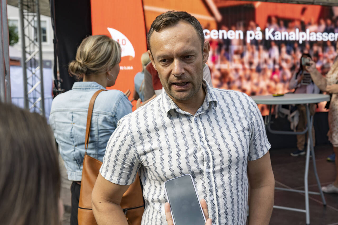 SVs nestleder Torgeir Knag Fylkesnes ønsker å bytte ut styrene i statlige selskaper for å få bukt med lønnsgaloppen hos ledere, men Sp og Ap vil gjøre det på en annen måte.Foto: Tor Erik Schrøder / NTB