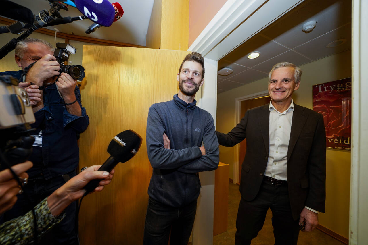 Rødt-leder Bjørnar Moxnes møter Ap-leder Jonas Gahr Støre på Stortinget. Foto: Heiko Junge / NTB