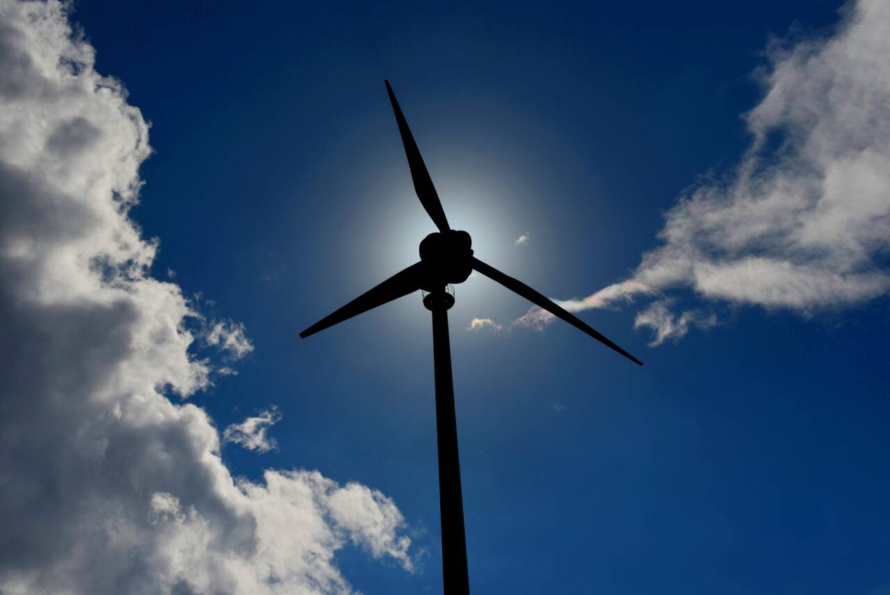Statkraft selger et vindkraftverk i Skottland for 1,4 milliarder kroner. Turbinen på bildet er ikke fra vindparken som er solgt. Foto: Frank May / NTB