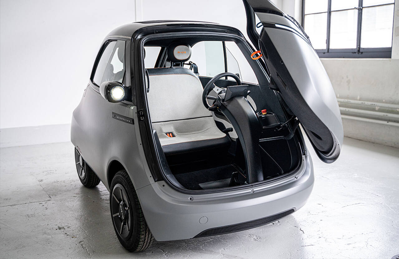 LITEN TASS: Micro Mobility Company kaller Microlino 2.0. «en ideell blanding av motorsykkel og bil». Foto: Produsenten