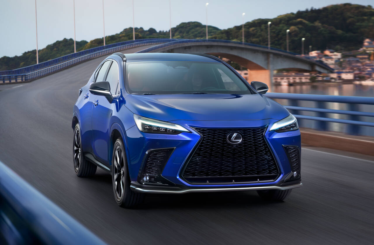 MED LEDNING: Lexus har i lang tid levert hybridbiler, men NX 450h+ blir den første som kan lades med ledning. Foto: Produsenten