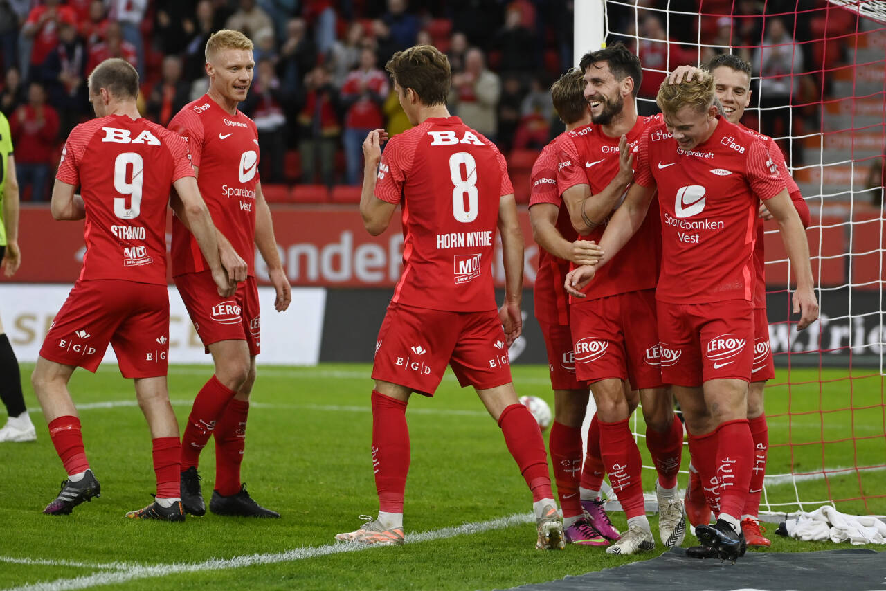 Det var både glede og lettelse hos Brann-spillerne i 3-1-seieren over Kristiansund. Foto: Marit Hommedal / NTB