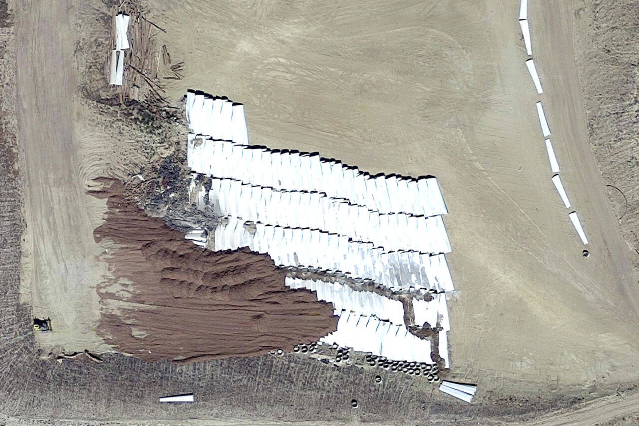 Her ser vi noe av resultatet av såkalt ren vindkraft og sirkulærøkonomi. Rotorbladene er ikke mulig å gjenbruke og må begraves i ørkenområder. Bildet viser Regional Landfill i byen Casper, Wyoming, USA. Foto: Google Maps