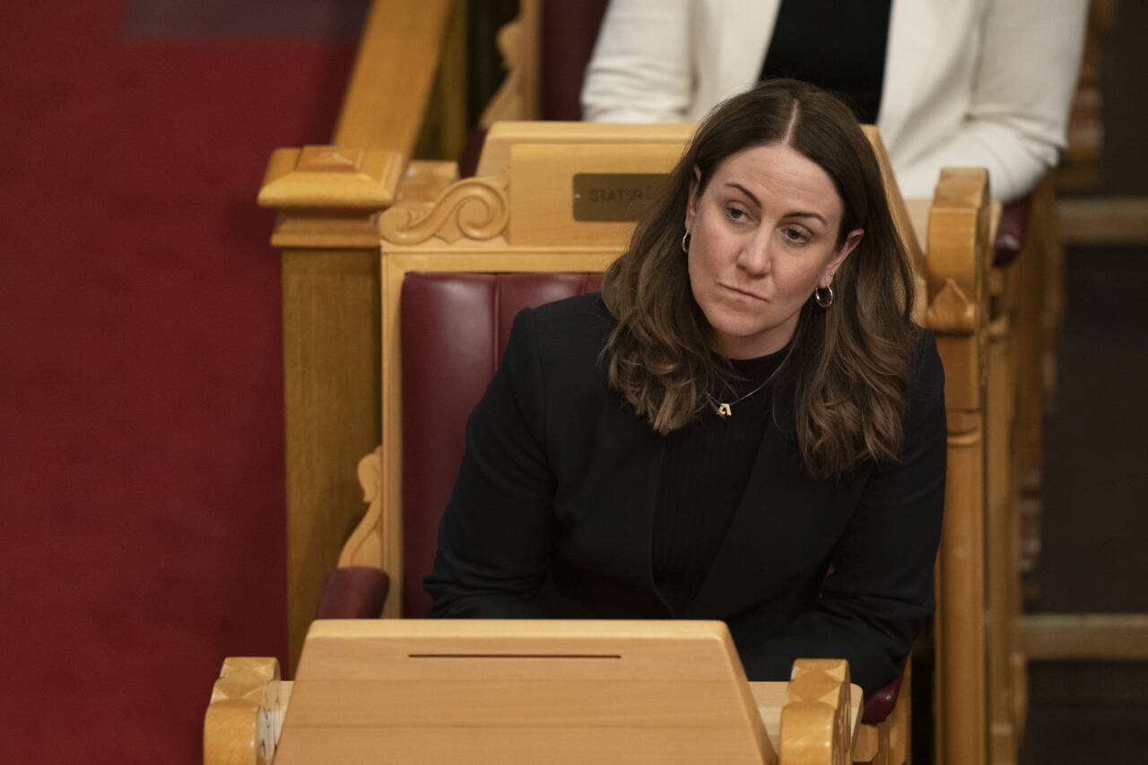 Kunnskapsminister Tonje Brenna slår fast at eksamen skal bestå. Foto: Torstein Bøe / NTB