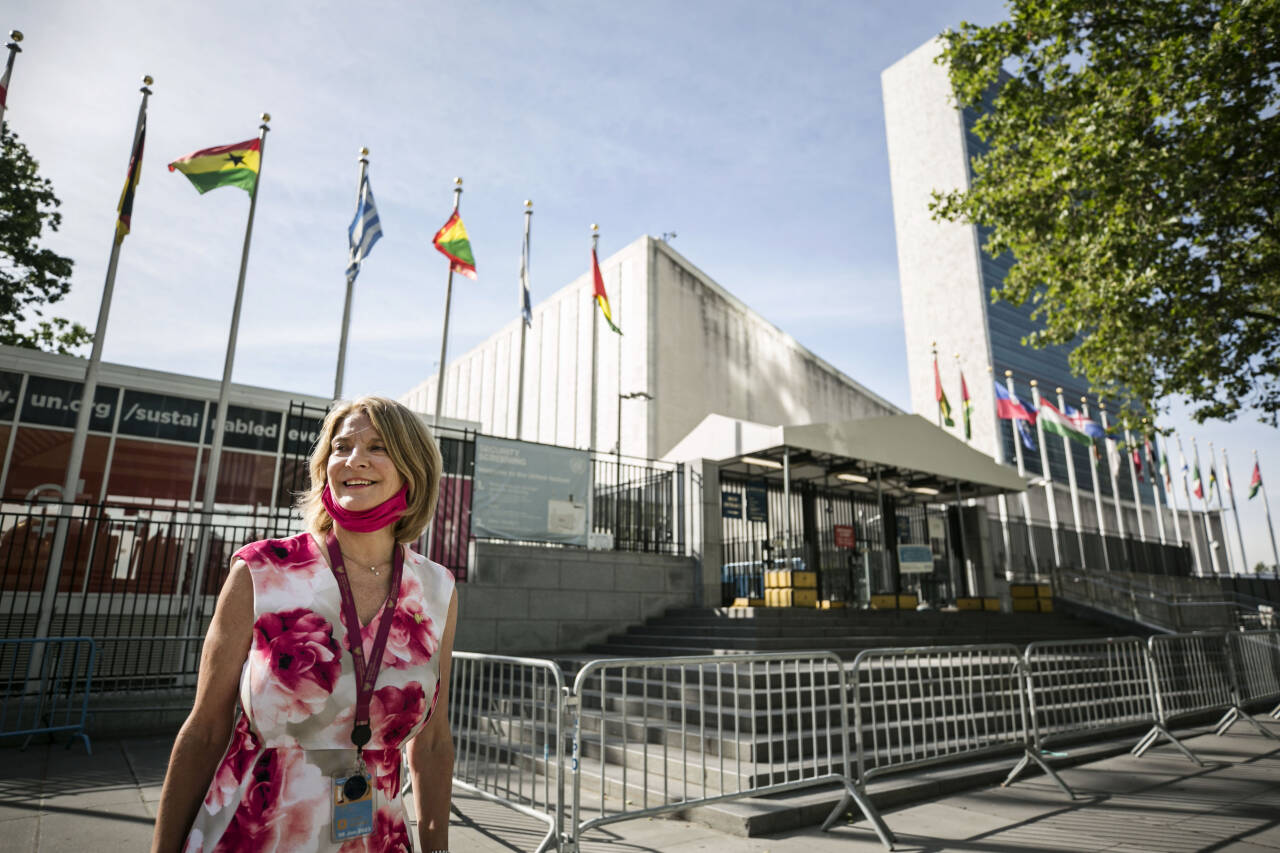 FN-ambassadør Mona Juul avbildet utenfor FN-bygningen i New York i 2020. Foto: Pontus Höök / NTB