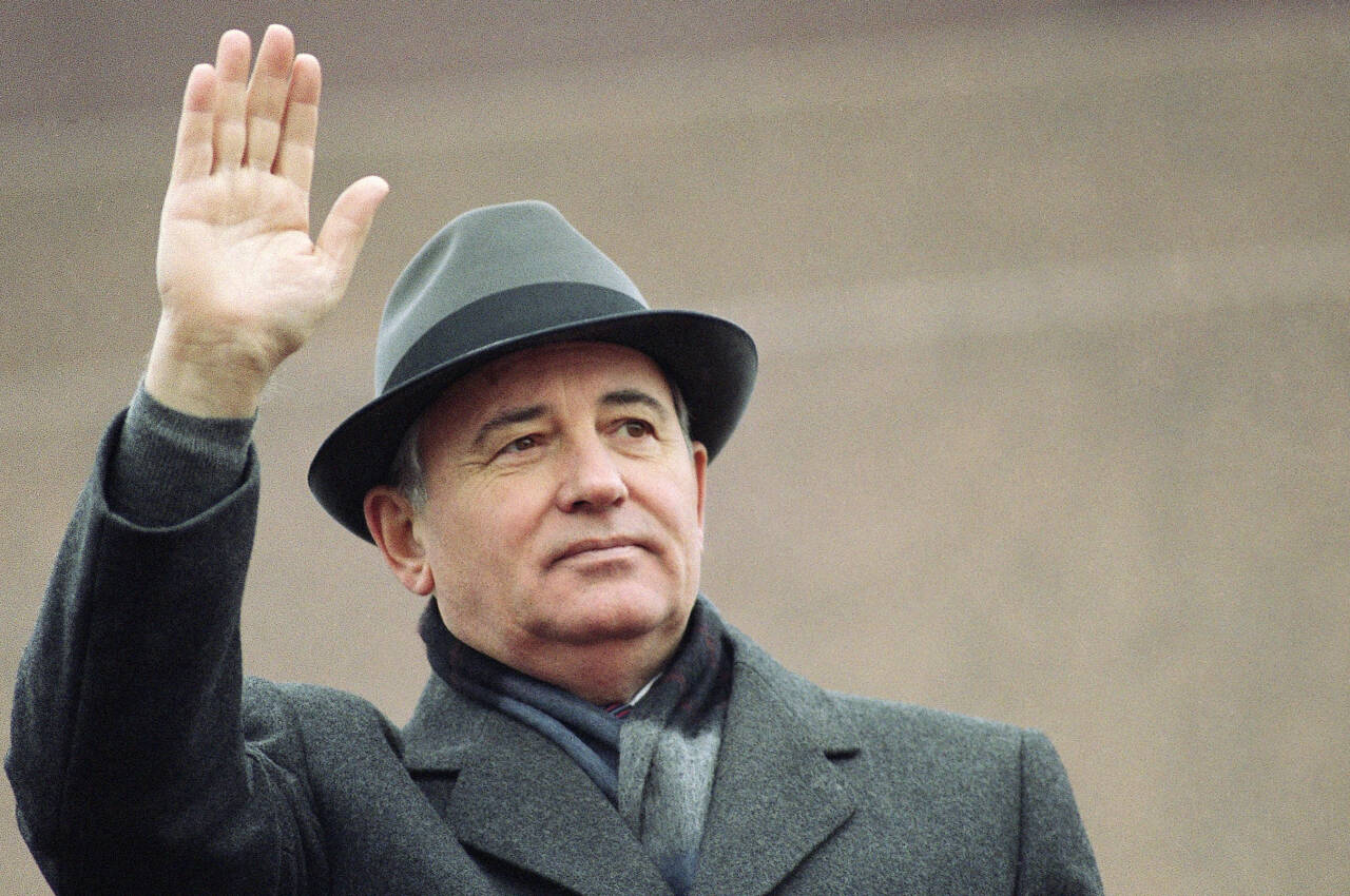Verdensledere hyller Mikhail Gorbatsjov, Sovjetunionens siste leder, som en mann som endret historiens gang. Gorbatsjov døde tirsdag kveld etter langvarig sykdom, ifølge russiske medier. Han ble 91 år gammel. Foto: Boris Jurtsjenko / AP / NTB