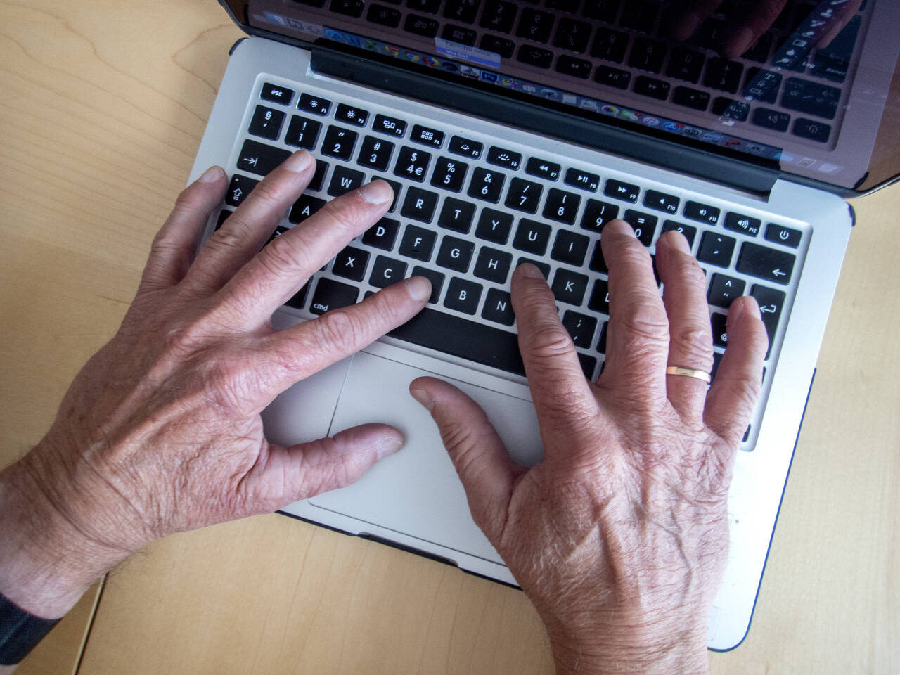 Til kunder som ikke behersker de digitale løsningene, skal bankene tilby rådgivning. Illustrasjonsfoto: Gorm Kallestad / NTB