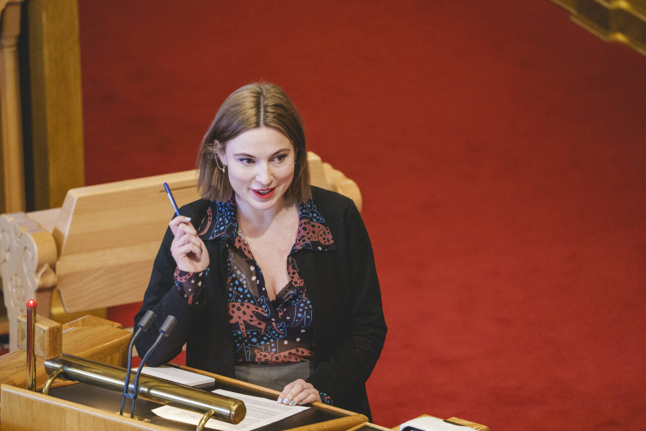 Stortingsrepresentant Sofie Marhaug i Rødt vil ha makspris på strøm nå og kaller kraftbørsen dysfunksjonell. Foto: Stian Lysberg Solum / NTB