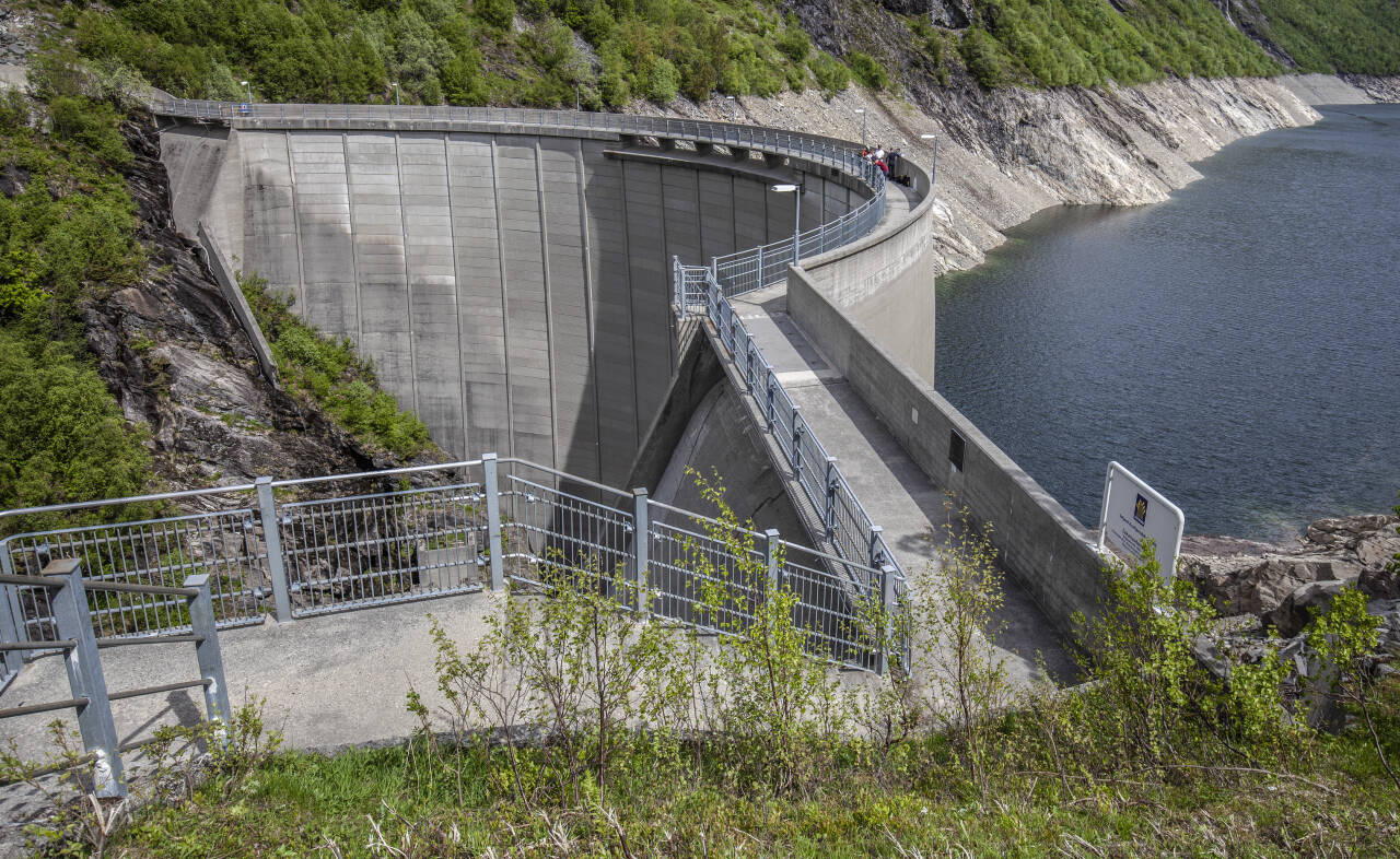 Zakariasdammen demmer opp Zakariasvatnet i Tafjord i Fjord kommune i Møre og Romsdal. Dammen er hovedmagasin for Tafjord Kraft AS. Foto: Halvard Alvik / NTB