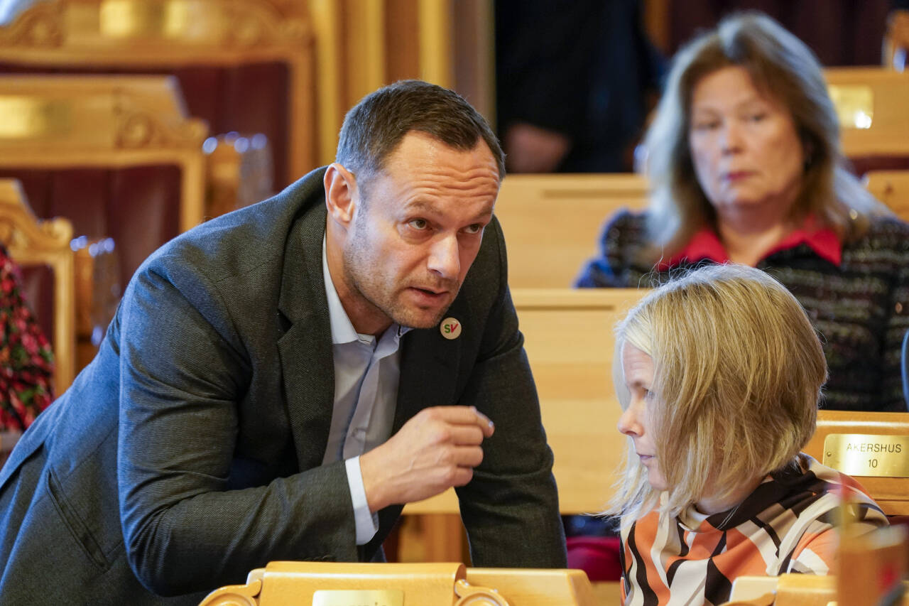 SV-nestleder Torgeir Knag Fylkesnes vil bare stille som lederkandidat i nødstilfelle. Også SVs andre nestleder Kirsti Bergstø teller på knappene om ledervervet. Foto: Terje Bendiksby / NTB