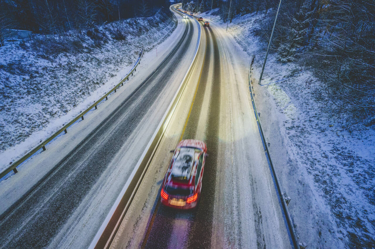 DYRT: Høye kostnader knyttet til bilbruk gjør at mange planlegger å begrense kjøringen i jula. Foto: Stian Lysberg Solum / NTB