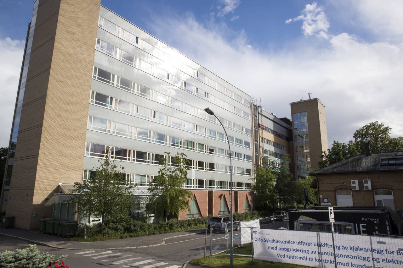 Kvinneklinikken ved Oslo universitetssykehus må kutte kraftig neste år, ifølge budsjettene. kan bli nødt til å kutte mer enn 100 årsverk, som følge av et strammere budsjett.Foto: Terje Pedersen / NTB
