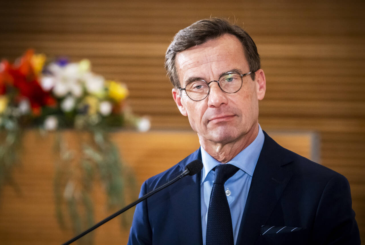Sveriges statsminister Ulf Kristersson sier at situasjonen for landets strømnettet er anstrengt og ber det svenske folket spare på strømmen.   Foto: Ole Berg-Rusten / NTB