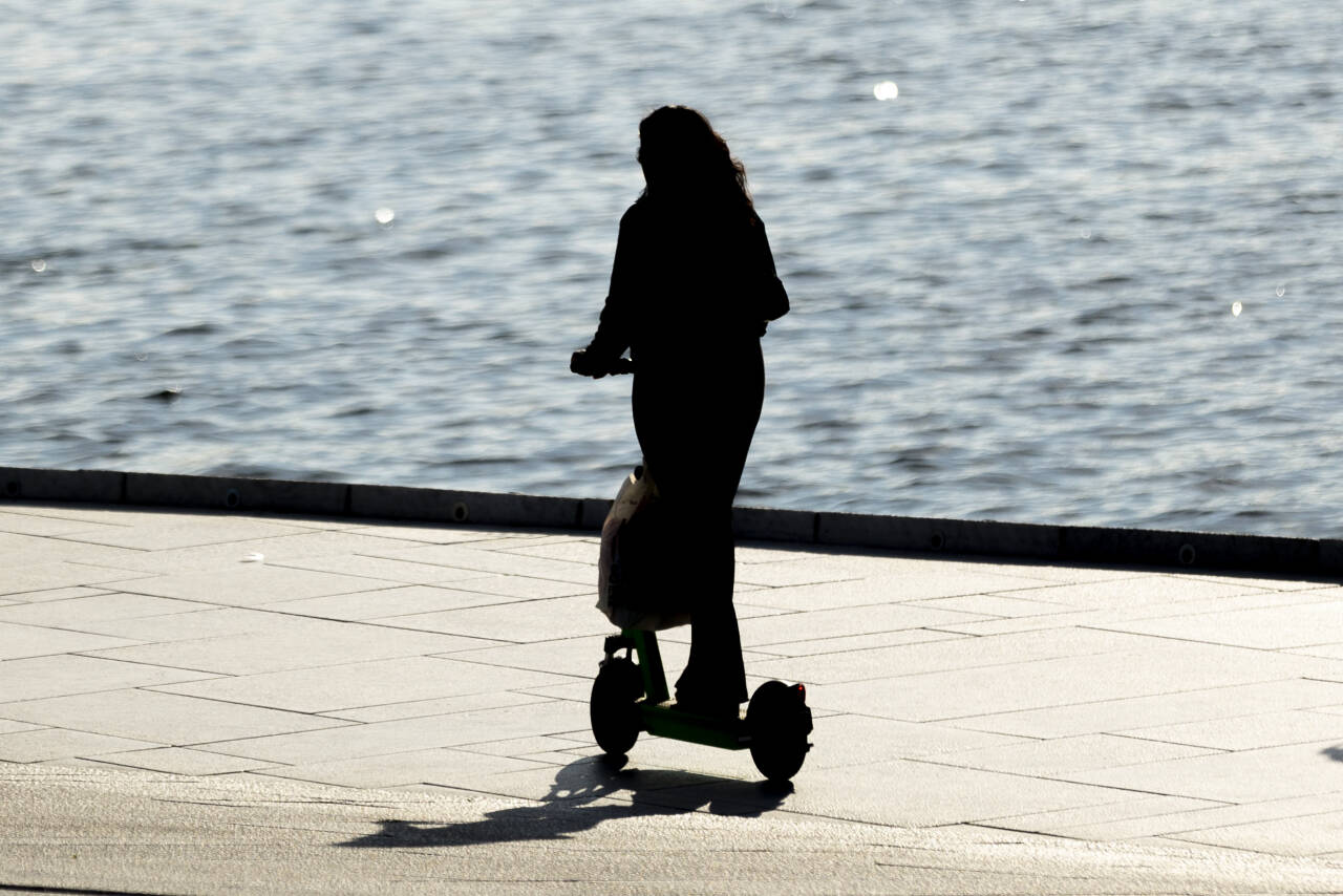 Alle som eier en elsparkesykkel må fra 1. januar ha forsikring.Foto: Håkon Mosvold Larsen / NTB