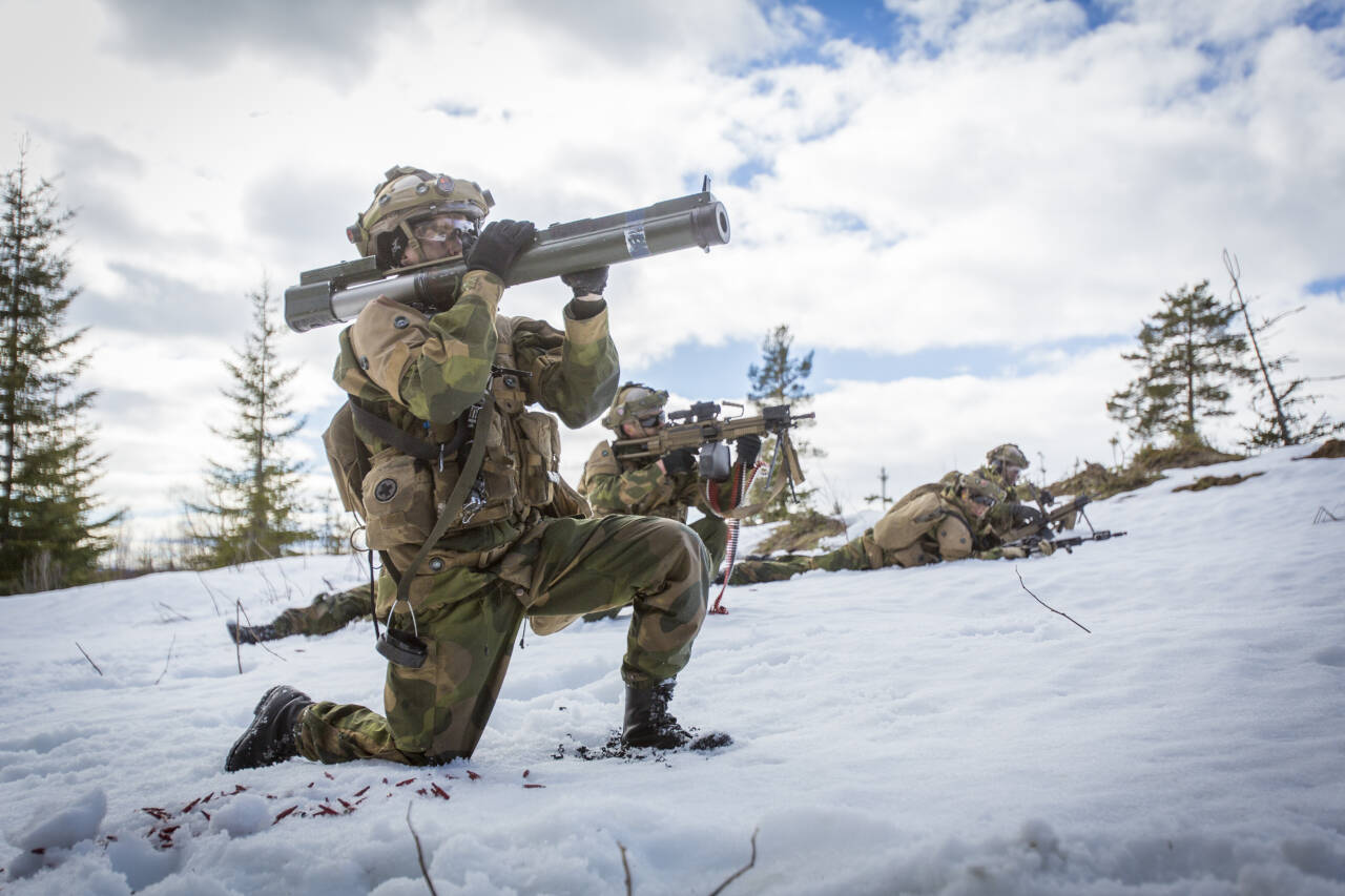 Soldater fra 2. bataljon under deres instrumenterte trening på Rena. Her med panservernvåpen av typen M72 som Norge nå donerer til Ukraina. Foto: Anette Ask / Forsvaret / NTB