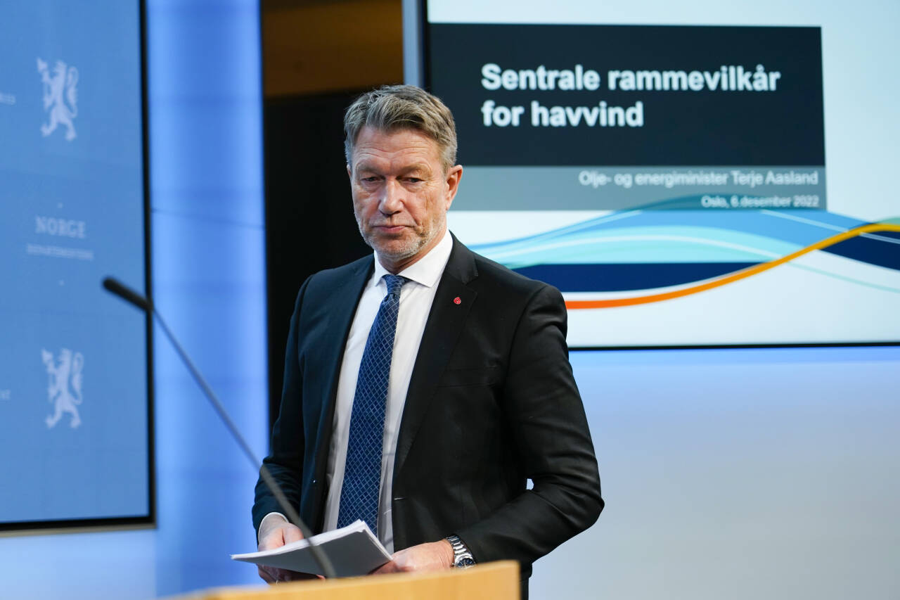 Olje- og energiminister Terje Aasland presenterer tirsdag sentrale rammevilkår for utbygging av havvind på Sørlige Nordsjø II og Utsira Nord.Foto: Gorm Kallestad / NTB