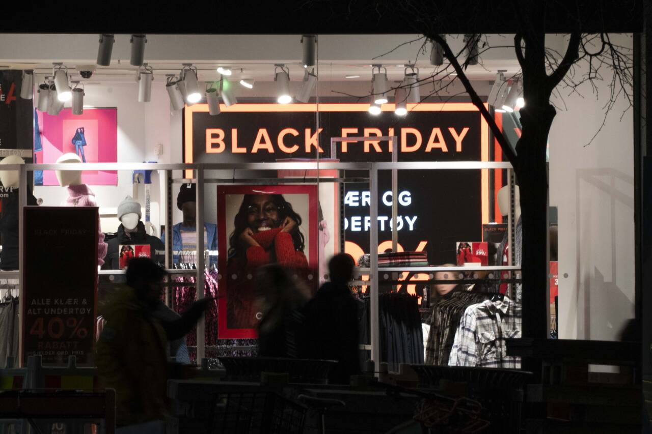 Black Friday er trolig en av forklaringene på at november som regel er en vekstmåned for butikkene. Dette bildet er tatt i 2021. Foto: Erik Johansen / NTB