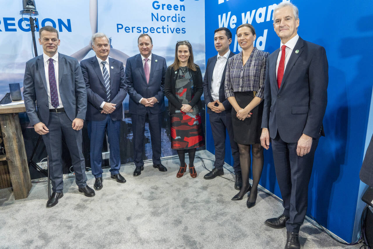 Her var Jonas Gahr Støre og den finske presidenten sammen på klimatoppmøtet i Glasgow i fjor. Finlands president Sauli Niinistö er nummer to fra venstre. Foto: Terje Pedersen / NTB