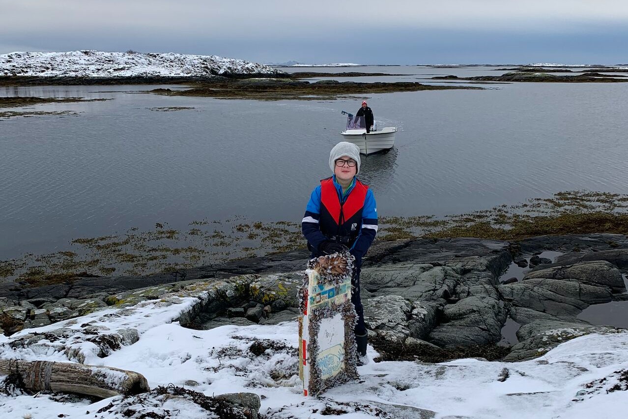 Karel Nuncic og pappa Alexander i båten etter å ha funnet "minibåten" fra USA. Foto Mariann Nuncic