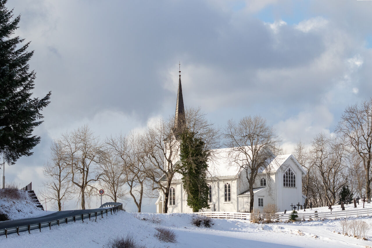 Illustrasjonsfoto av Gjemnes kirke, Indre Nordmøre prosti. Foto: Steinar Melby / KSU.NO