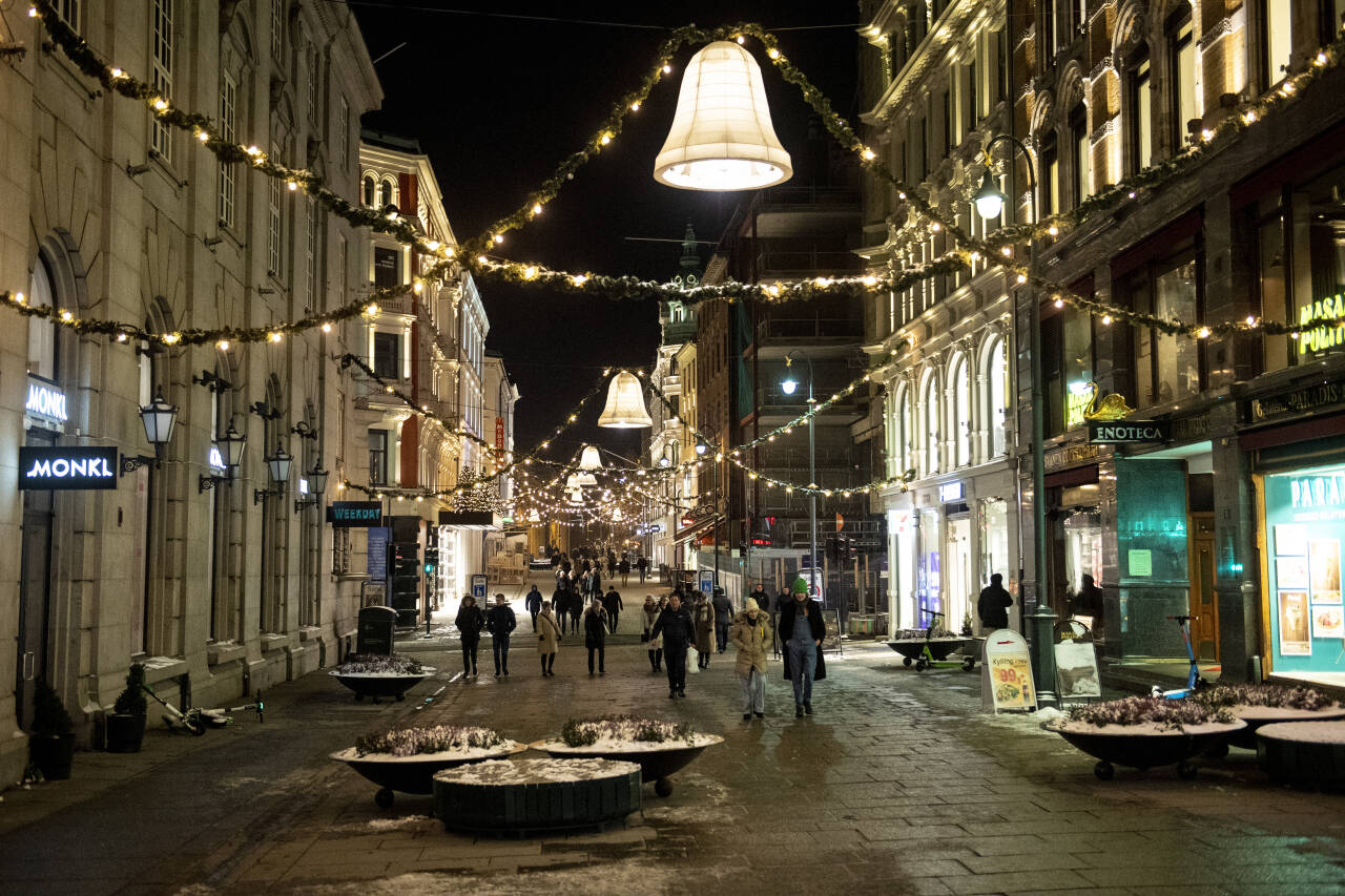 Nordmenn har aldri før brukt mer penger enn på julehandelen nå i november og desember, ifølge DNB. Foto: Annika Byrde / NTB