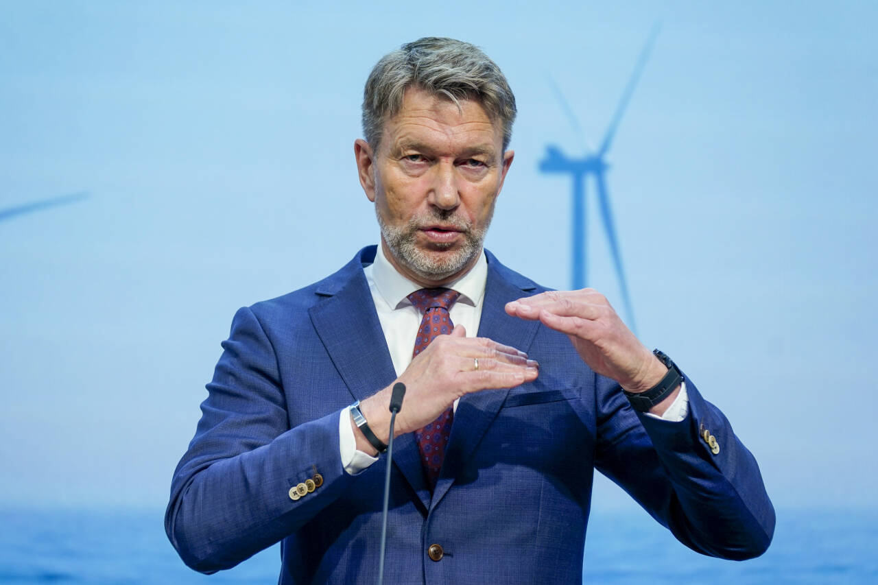 Olje- og energiminister Terje Aasland (Ap) vil ikke forskuttere mulig utfall av vurderingen NVE nå gjør for hvilke tiltak som trengs for å trygge energiforsyningen i vinter. Foto: Lise Åserud / NTB