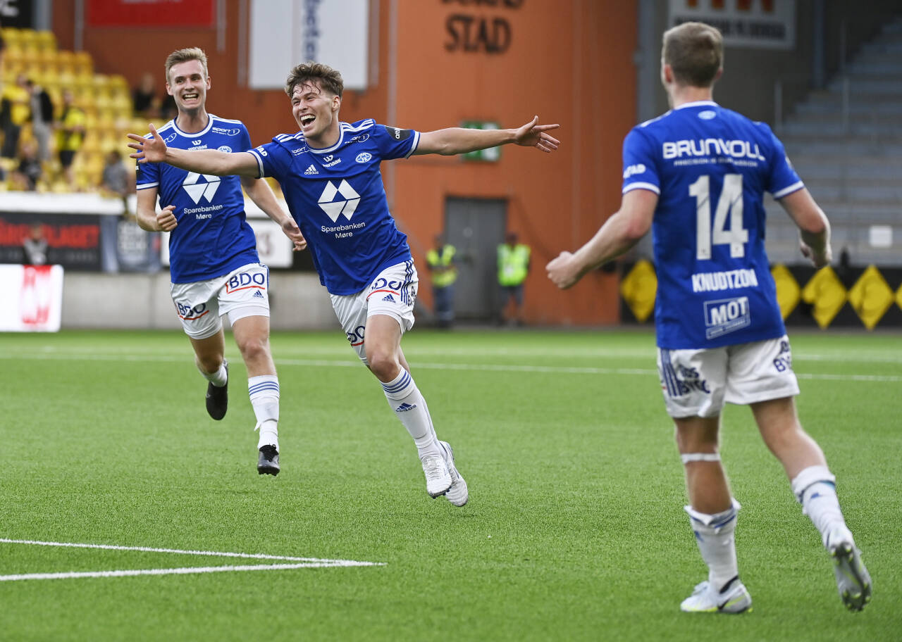 Emil Breivik jubler for sin flotte scoring mot Elfsborg i conferenceligaen torsdag. Foto: Tommy Holl/TT / NTB