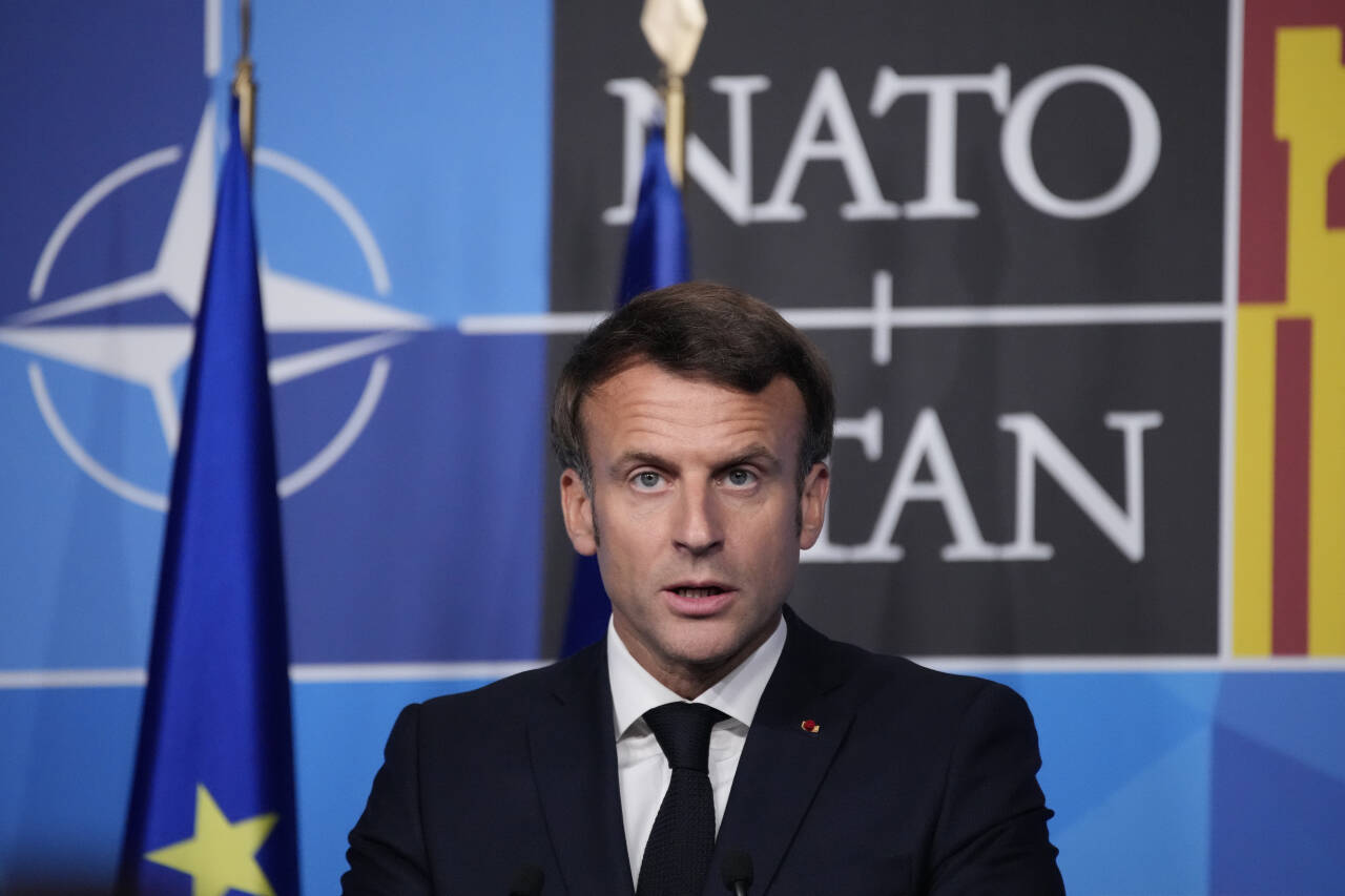 Frankrike vil bygge nye atomkraftverk for å møte økende energi- og klimautfordringer, sier president Emmanuel Macron. Foto: Christophe Ena/AP/NTB 
