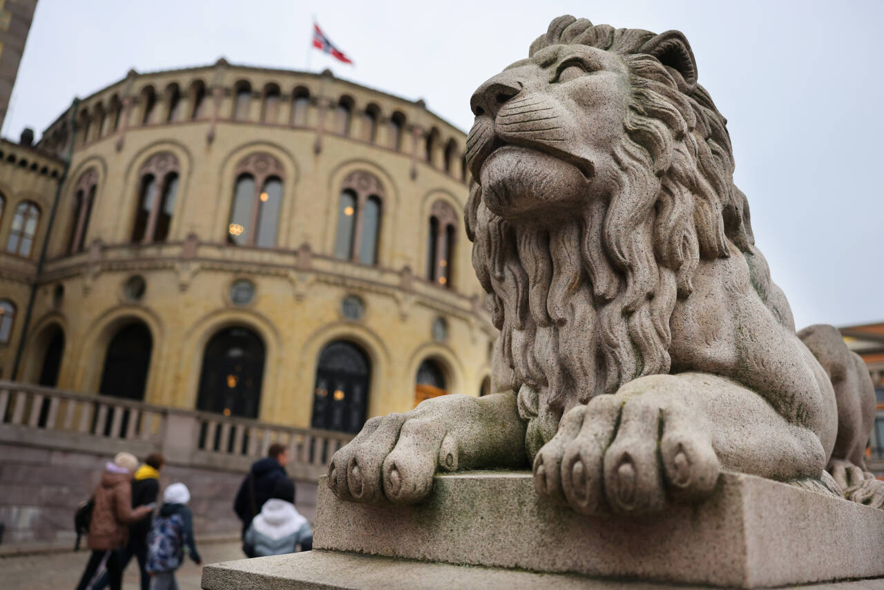 Stortinget har fått varsel om at det skylder arbeidsgiveravgift, mens enkeltrepresentanter får varsel om skattesmell.Foto: Ørn E. Borgen / NTB