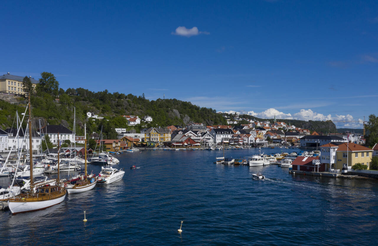 Utsikt mot Kragerø sentrum. DNB Eiendom tror sjøhytter vil stige i pris, fordi det ikke er så mange av dem til salgs. Foto: Geir Olsen / NTB