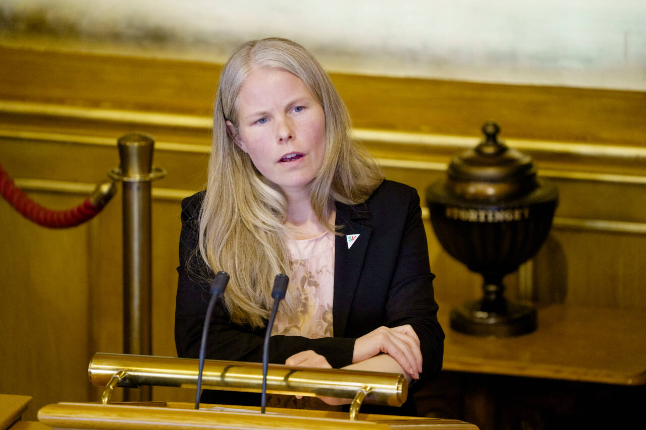 SVs nestleder Kirsti Bergstø inviterer regjeringspartiene til å bli med på å løfte minstepensjonen.Foto: Stian Lysberg Solum / NTB