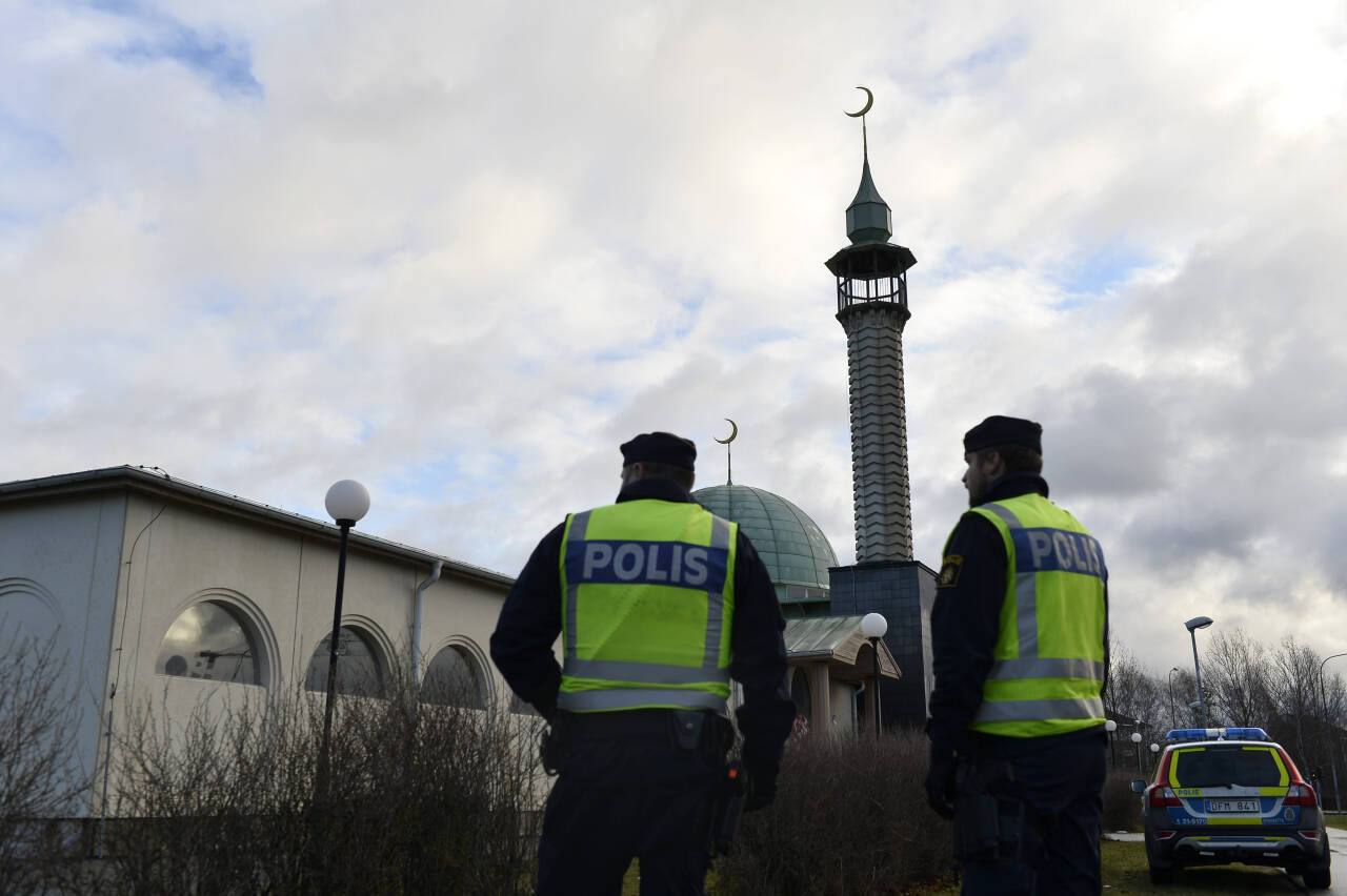 Utenlandsk finansiering av moskeer og andre trossamfunn kan påvirke forkynnelsen der og føre til radikalisering, frykter regjeringen i Sverige. Illustrrasjonsfoto: Anders Wiklund / TT / NTB