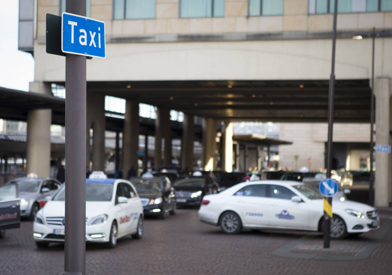 Regjeringen har satt ned et utvalg som skal gjøre en helhetlig vurdering av drosjenæringen. Foto: Torstein Bøe / NTB