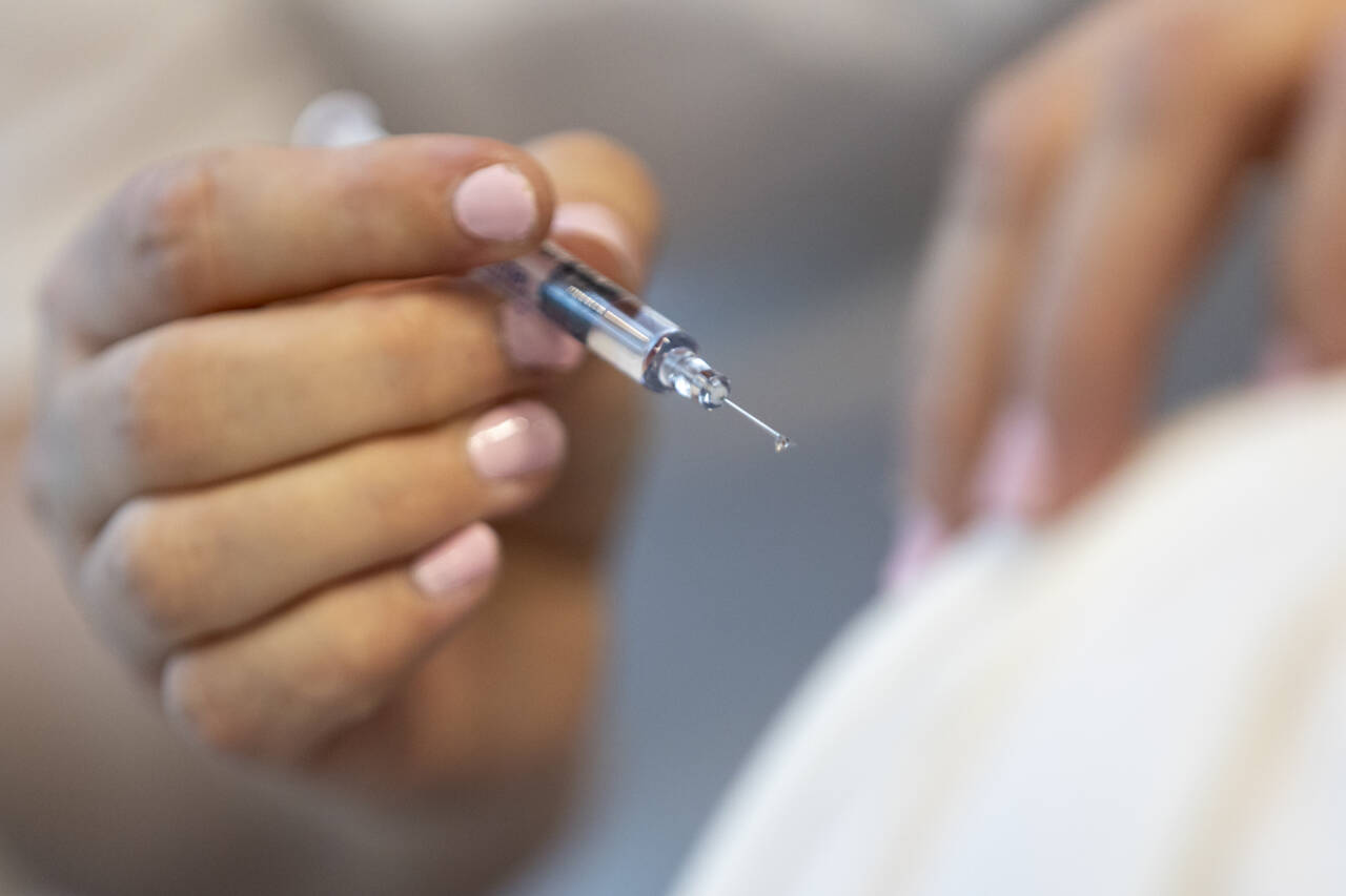 Et eventuelt vaksinasjonsprogram for voksne kan inneholde influensavaksine, pneumokokkvaksine og en kombinert boostervaksine mot difteri, stivkrampe, kikhoste og polio. Foto: Beate Oma Dahle / NTB