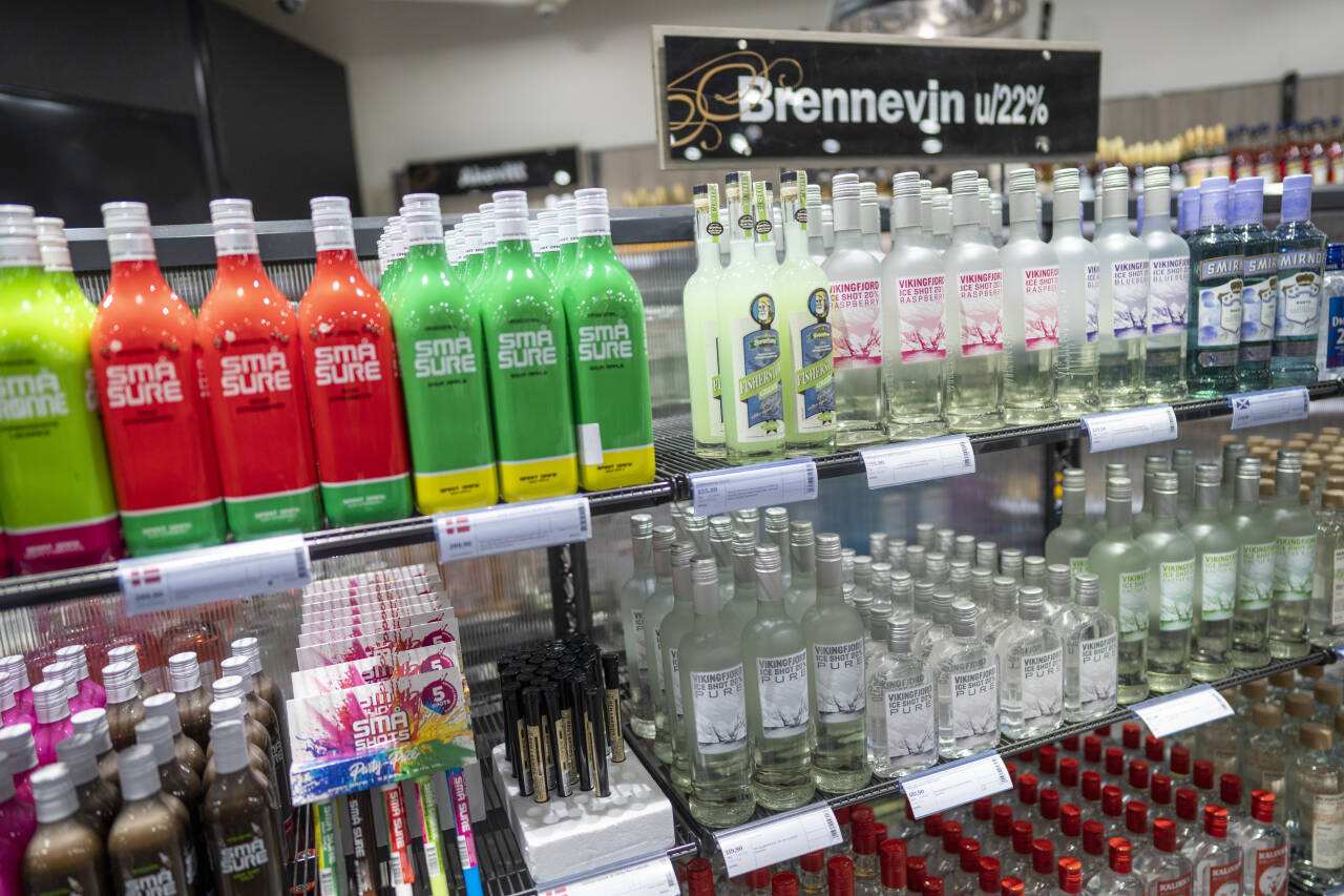 Tolletaten advarer mot å kjøpe alkohol fra ulovlige utsalgssteder. Selv om det ser ut som ekte vare, kan den inneholde farlige stoffer.Foto: Heiko Junge / NTB