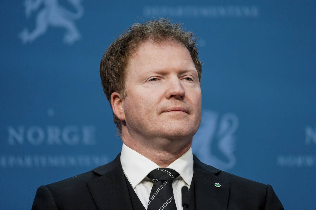 Kommunal- og distriktsminister Sigbjørn Gjelsvik varsler at kommunene vil få en vekst i frie inntekter på mellom 1,8 og 2,3 milliarder kroner neste år. Foto: Cornelius Poppe / NTB