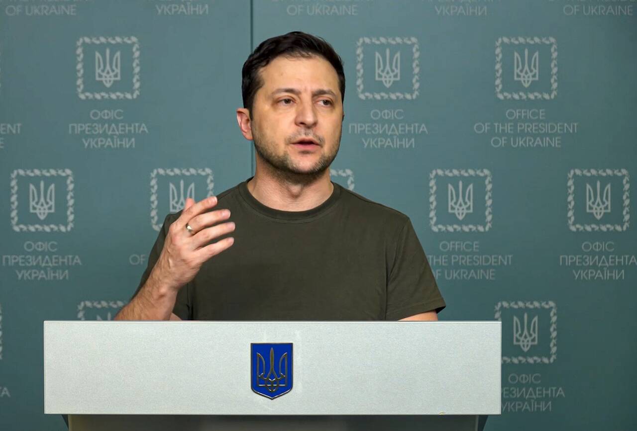 President Volodymyr Zelenskyj holdt natt til lørdag en tordentale der han gikk hardt ut mot Nato som ikke vil opprette en flyforbudssone over Ukraina. Foto: Den ukrainske presidentens kontor / AP / NTB