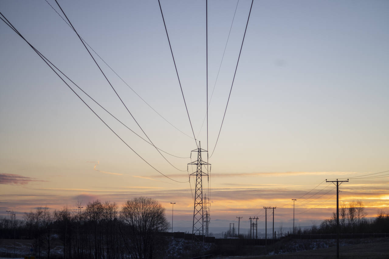 Ifølge Statnett skyldes 10 prosent av høstens høye strømpriser utenlandskablene til Tyskland og England. Illustrasjonsfoto: Marius Helge Larsen / NTB