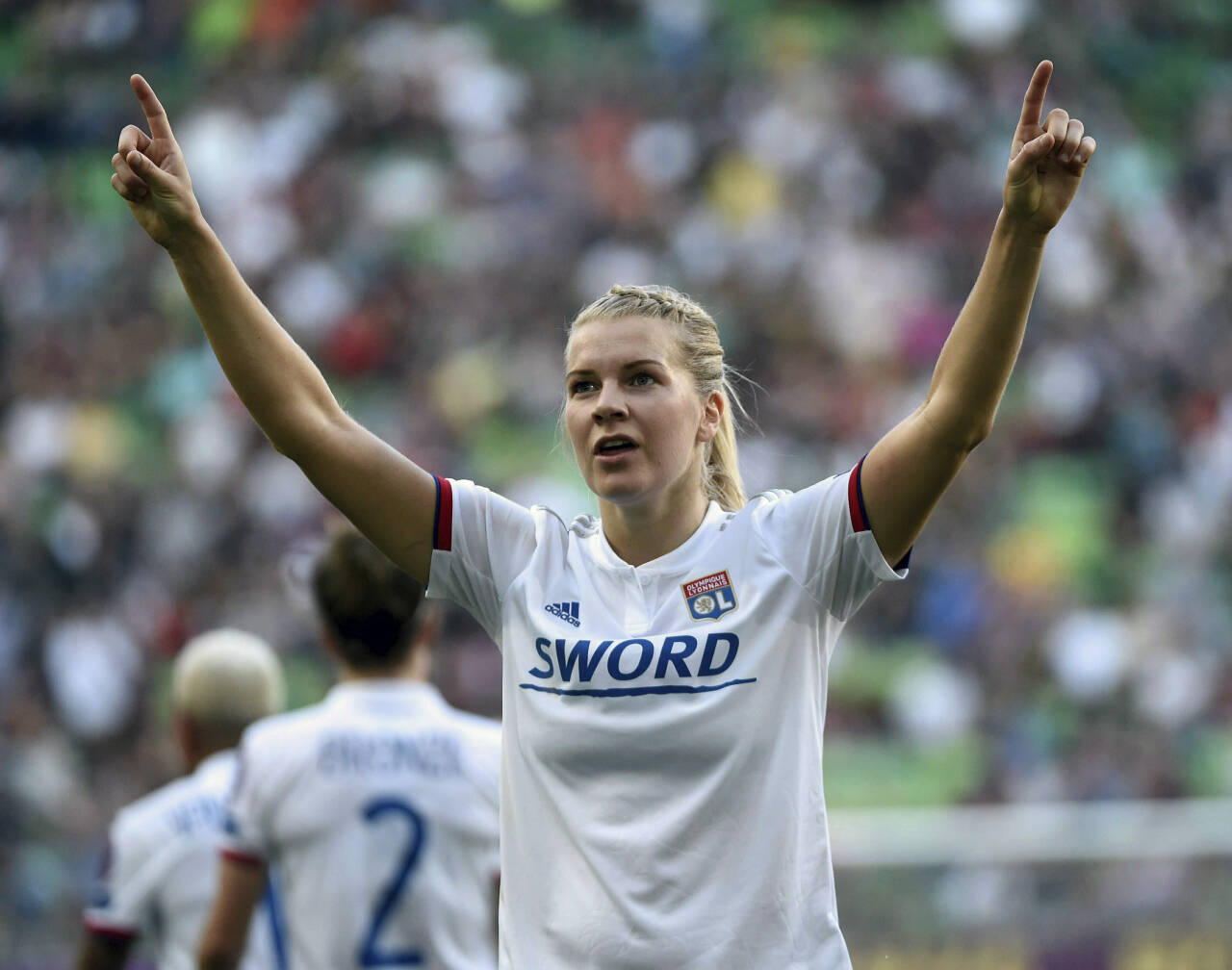 Ada Hegerberg scoret sitt 57. mesterligamål da Lyon slo Juventus 3-0 og tok seg til semifinale. Her fra en tidligere kamp. Foto: Balazs Czagany, MTI via AP / NTB