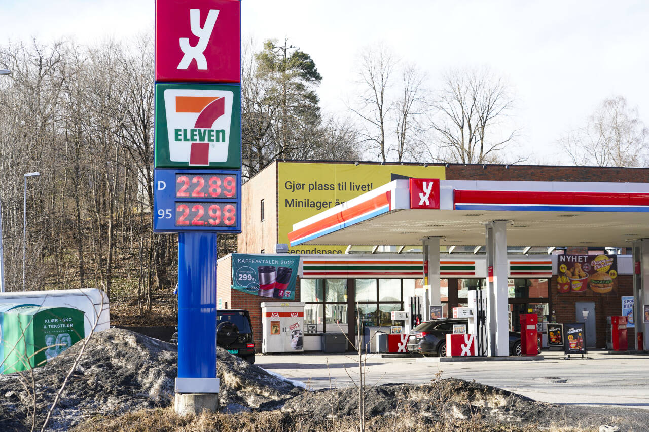 Skyhøye bensinpriser har blitt en realitet også i Norge etter Russlands invasjon av Ukraina. Foto: Lise Åserud / NTB