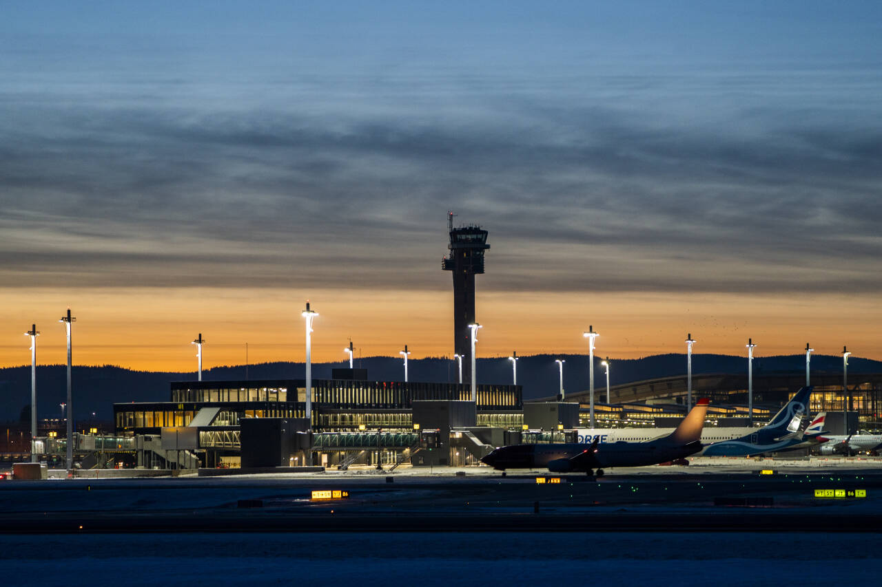 Økt oljepris vil kunne bety økte priser på flybilletter. Foto: Håkon Mosvold Larsen / NTB