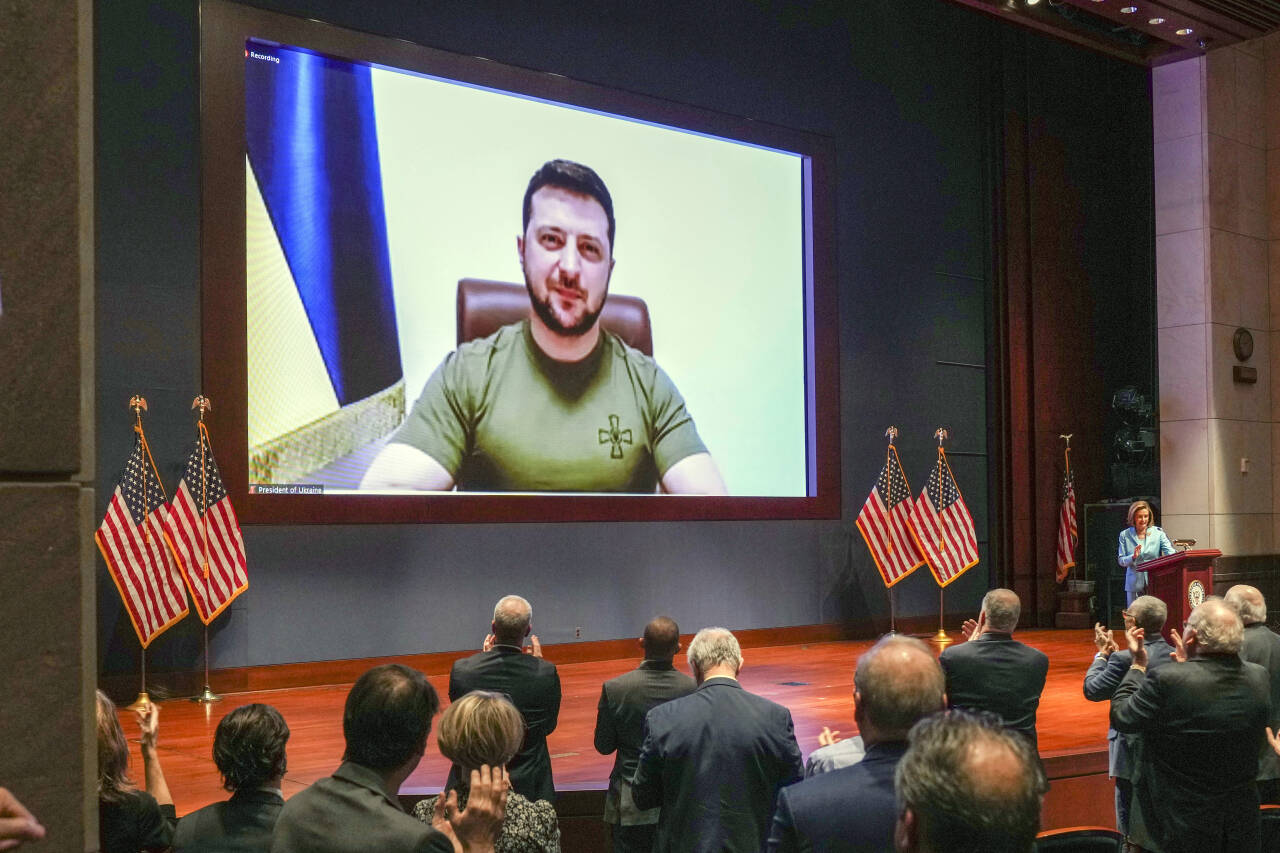 President Volodymyr Zelenskyj talte til den amerikanske kongressen onsdag 16. mars. Snart skal han snakke til norske folkevalgte på Stortinget. Foto: Sarahbeth Maney / AP / The New York Times