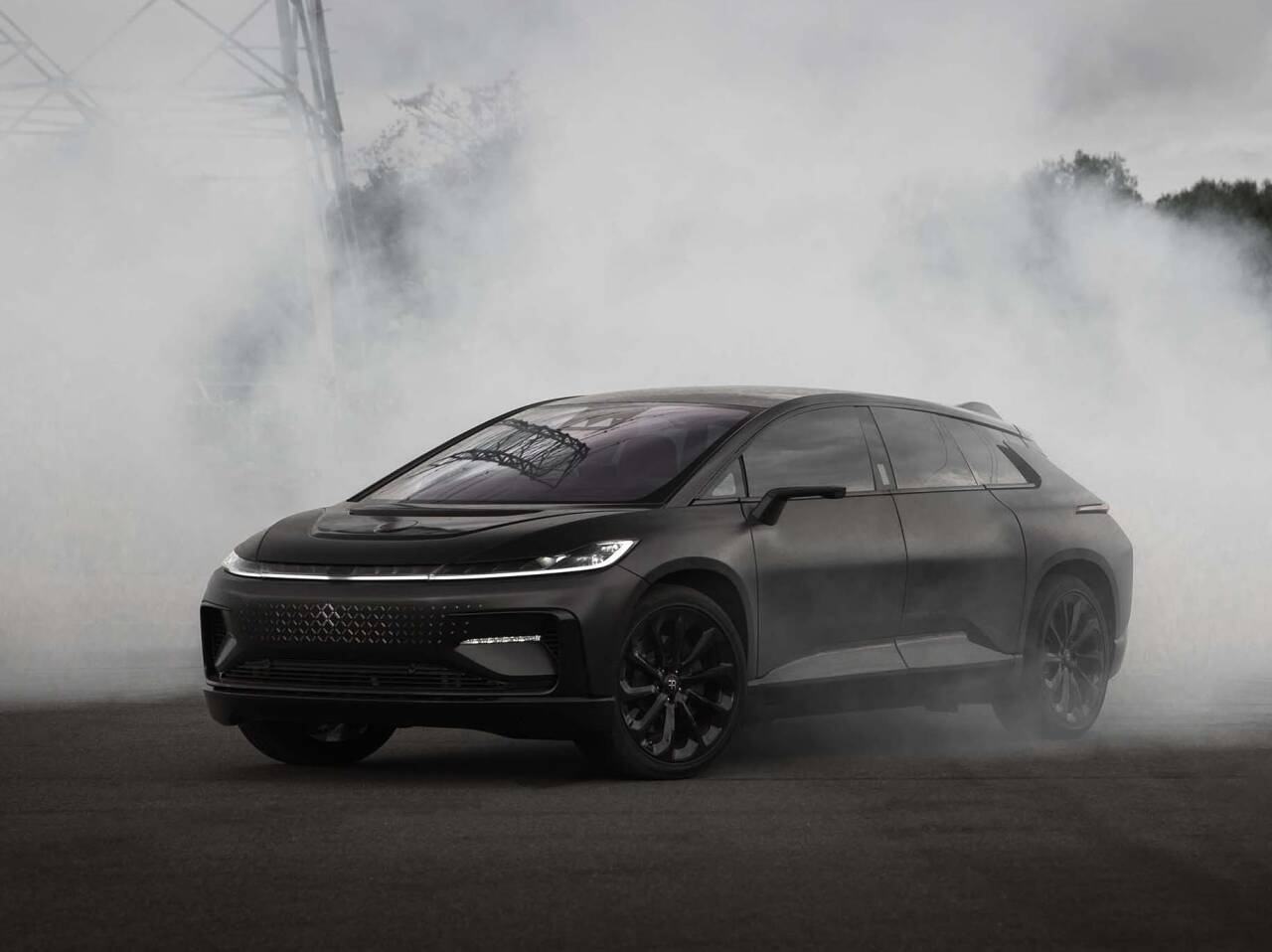 KOMMER: Den amerikanske elbilprodusenten Faraday Future skulle ha lansert FF 91 for fire år siden, nå ser det ut til at den kommer til høsten. Foto: Produsenten