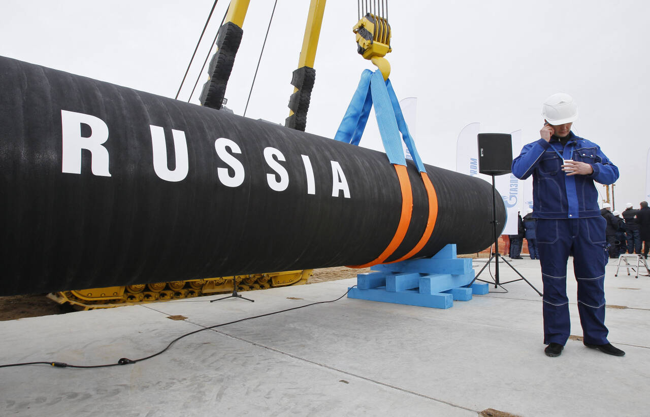 Nord Stream 2, gassrørledningen som går fra Russland til Tyskland via Østersjøen, står ferdig, men vil ikke bli åpnet med det første som følge av Tysklands invasjon i Ukraina, har den tyske regjeringen besluttet. Foto: AP / NTB