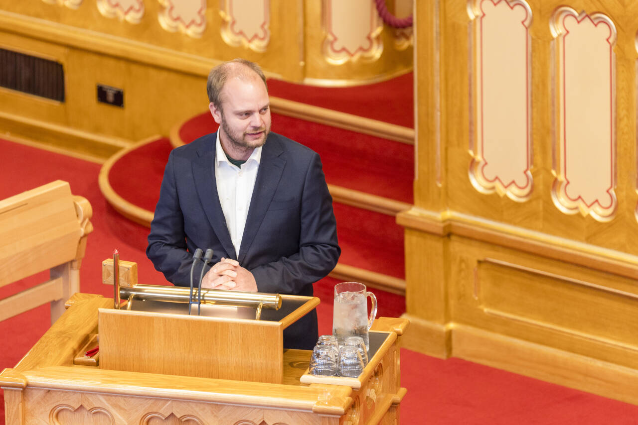 Rødts Mímir Kristjánsson under trontaledebatten på Stortinget tidligere i år. Foto: Hanna Johre / NTB