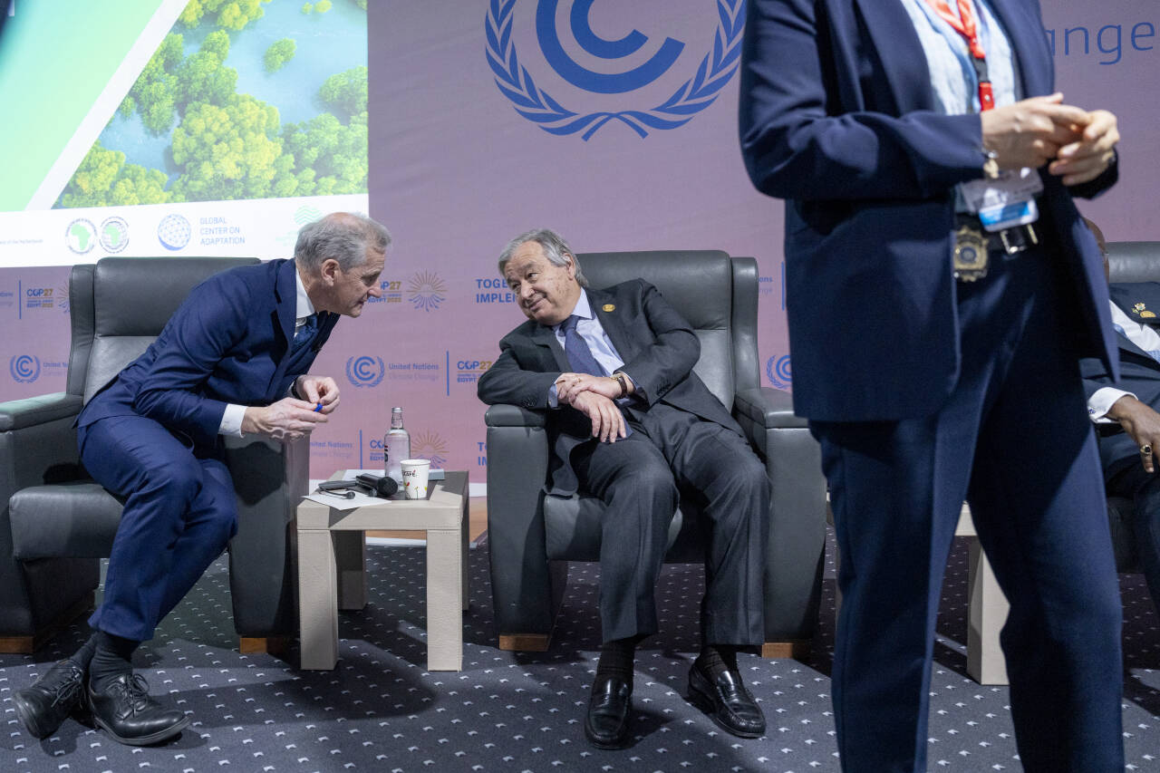 Statsminister Jonas Gahr Støre og FNs generalsekretær António Guterres på Leaders meeting on adaptation in Africa under klimatoppmøtet COP27 i Sharm el-Sheikh i Egypt. Foto: Javad Parsa / NTB