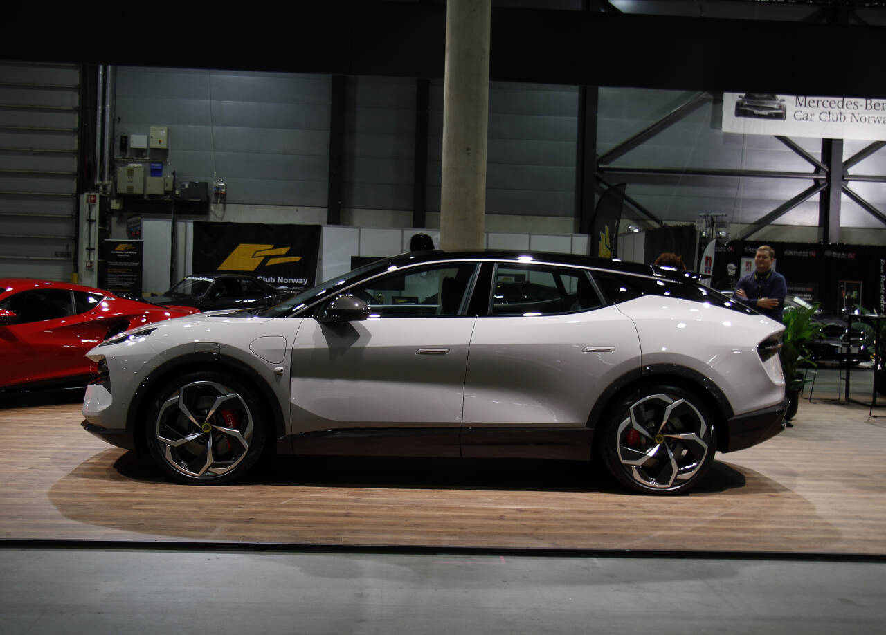 EL-SUV: Lotus Eletre er noe helt annet enn de små sportsbilene Lotus har vært kjent for så langt. Foto: Morten Abrahamsen / NTB