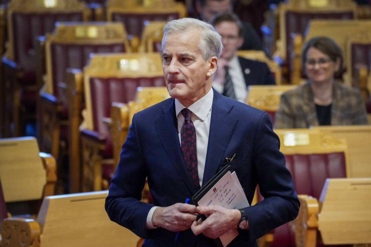 Statsminister Jonas Gahr Støre er åpen for å se på om satser og ytelser er tilstrekkelig til å hjelpe dem som har minst gjennom en periode med skyhøy prisvekst. Foto: Ole Berg-Rusten / NTB