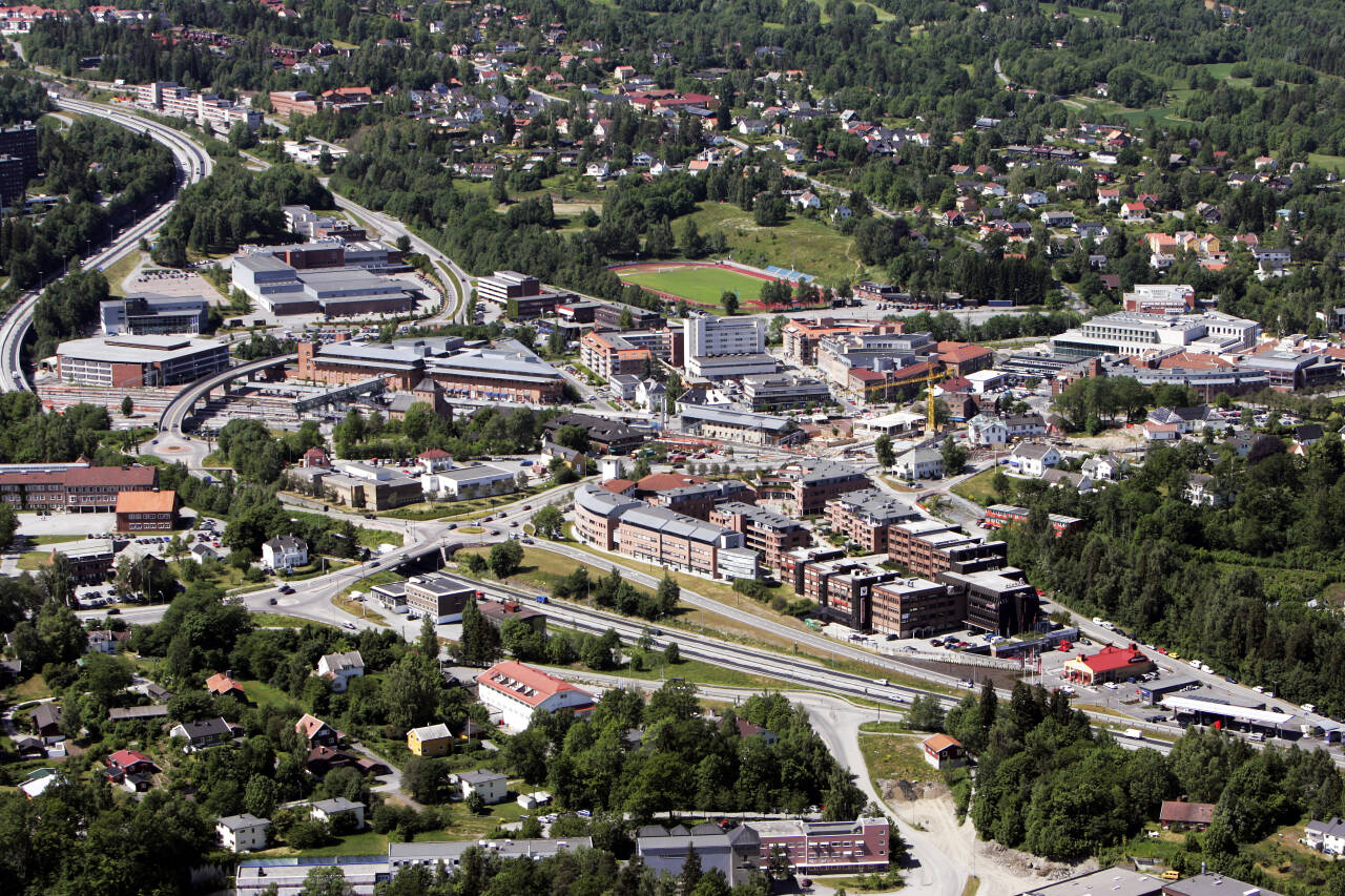 Asker er en av flere kommuner som går glipp av millioner av kroner når rike nordmenn flytter til Sveits. Foto: Tor Richardsen / NTB.